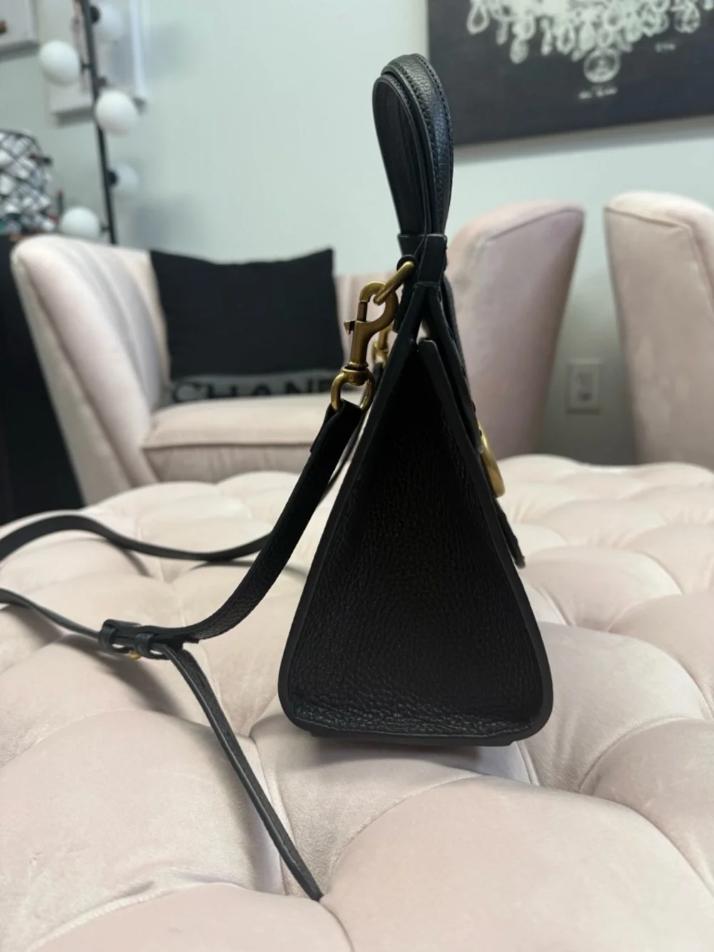 Gucci Black Top Handle Satchel with Gold GG - Picture 2 of 5